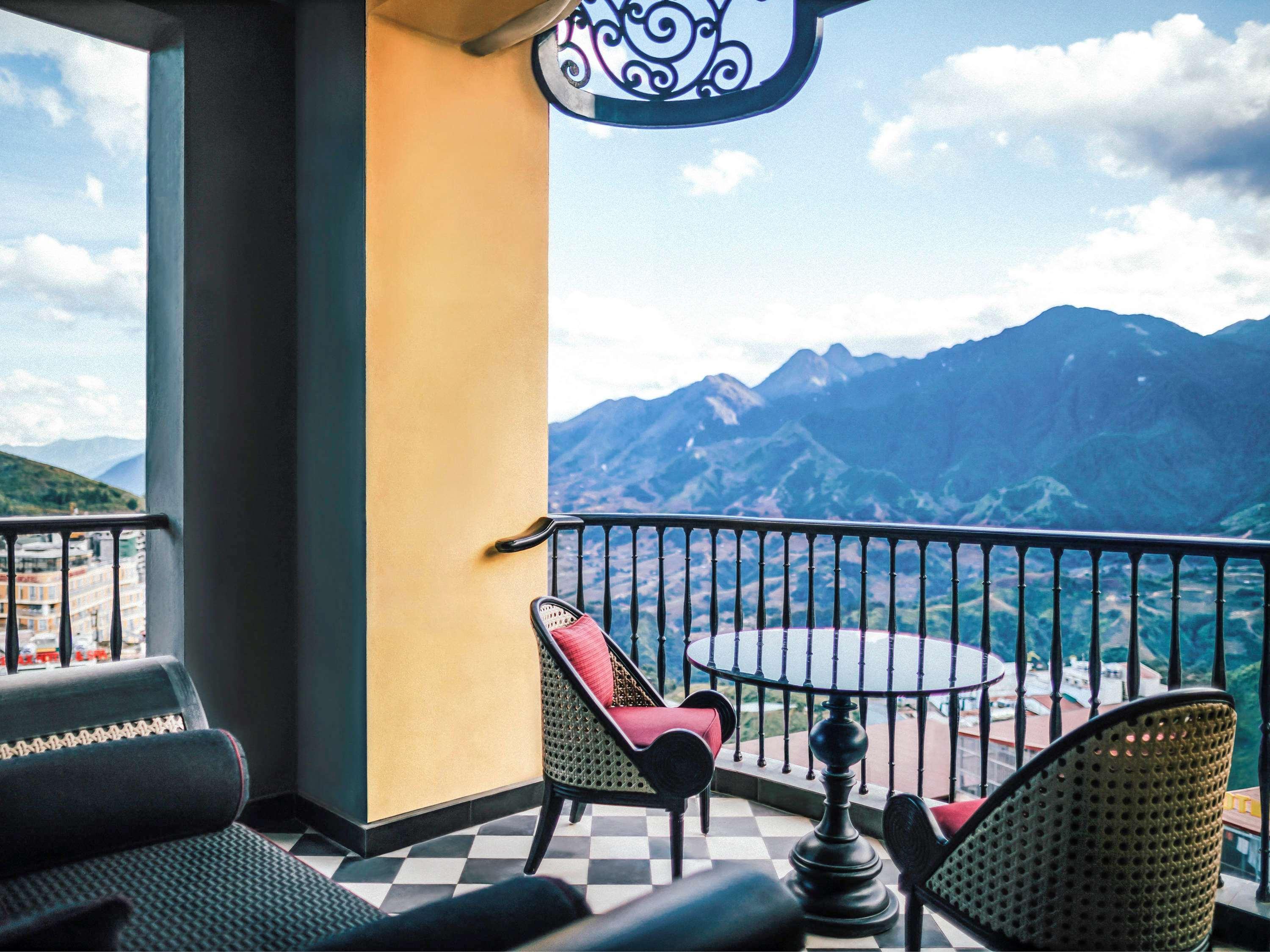 Hotel De La Coupole - Mgallery Sapa Bagian luar foto A view from the balcony of a hotel room