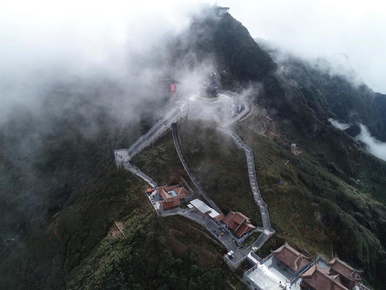Hotel De La Coupole - Mgallery Sapa Bagian luar foto Aerial view of the summit